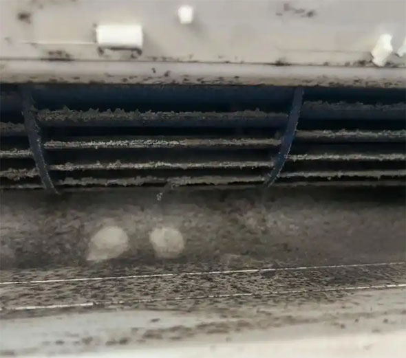 吴兴空调吹的风有股烧焦味是怎么回事